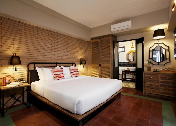 Hotel Baan Chart 4*