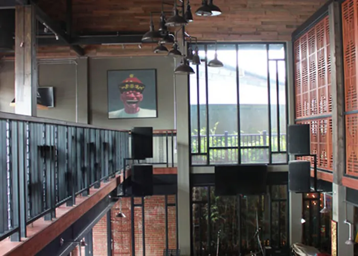 Hotel Baan Chart 4*