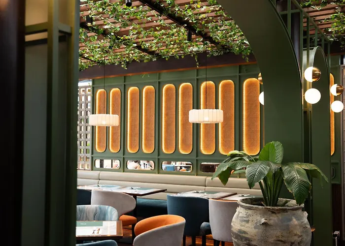 Hotel Baan Chart 4*