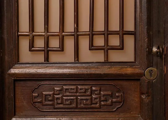 Hotel Baan Chart 4*