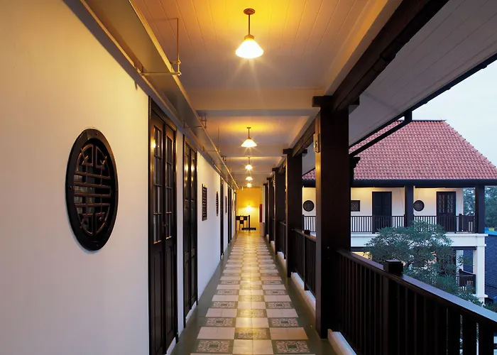 Hotel Baan Chart 4*
